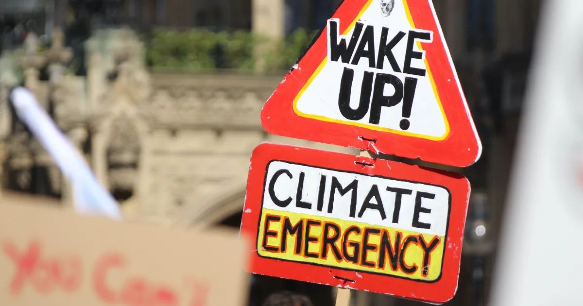 Unflinching Lens: 14 Haunting Images Revealing Climate Change’s Unseen Toll on Our World