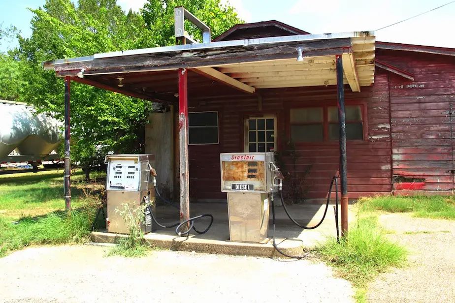 Refueling: Convenience vs. Infrastructure