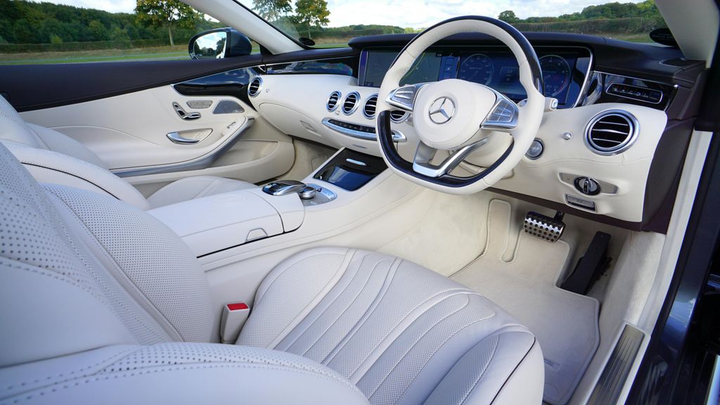 Luxurious and Technologically Advanced Interior of the Spectre