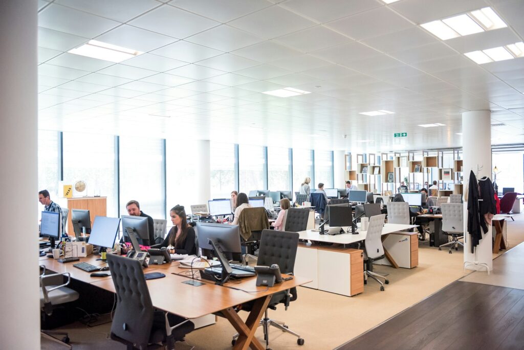 U.S. Layoffs Surge to Pandemic-Era Highs: Decoding the Complex Forces of AI, Government Downsizing, and Economic Shifts Reshaping the American Workforce
