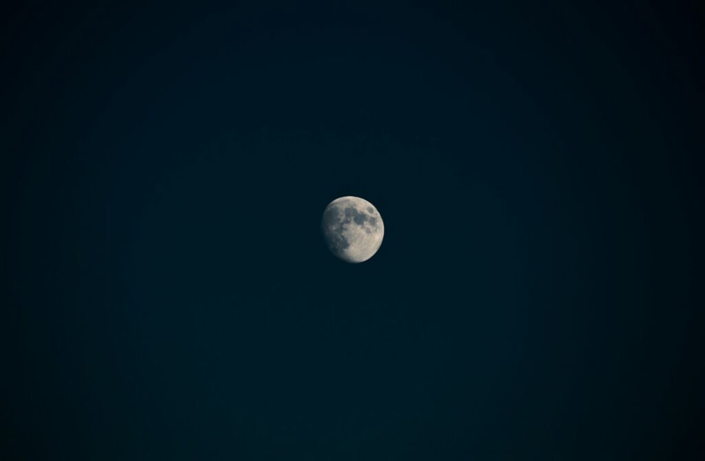 gray and blue planet