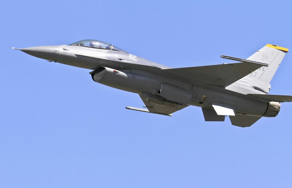 Above the Sands: Recounting the F-15 Eagle’s Historic Dogfight in the Fiery Skies of Desert Storm