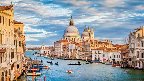 Venice Fights Overtourism: The €5 Fee, Local Life, and Experiencing the Real City