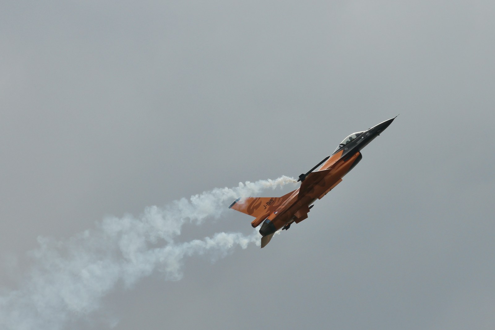 flying gray jet plane