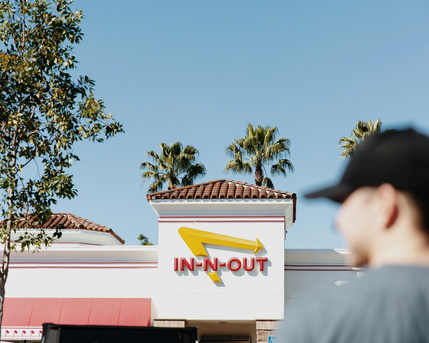 In-N-Out Speeds Up Drive-Thru Lines with Mobile Order Takers: Getting Your Classic Burger Faster