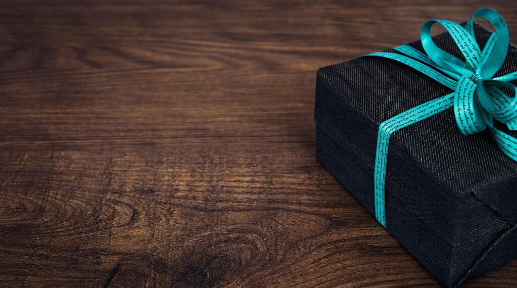 gift, present, wood, package, happy birthday, gift box, surprise, ribbon, bow, father's day, packaging, gift packaging, closeup, copy space