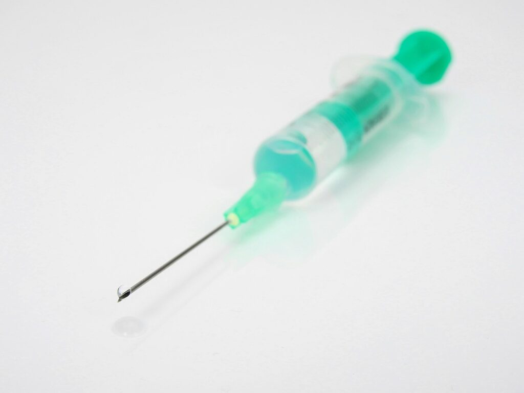 injection, needle, disposable syringe, health, medicine, doctor, injection syringe, vaccination, cannula, drops, ampoule