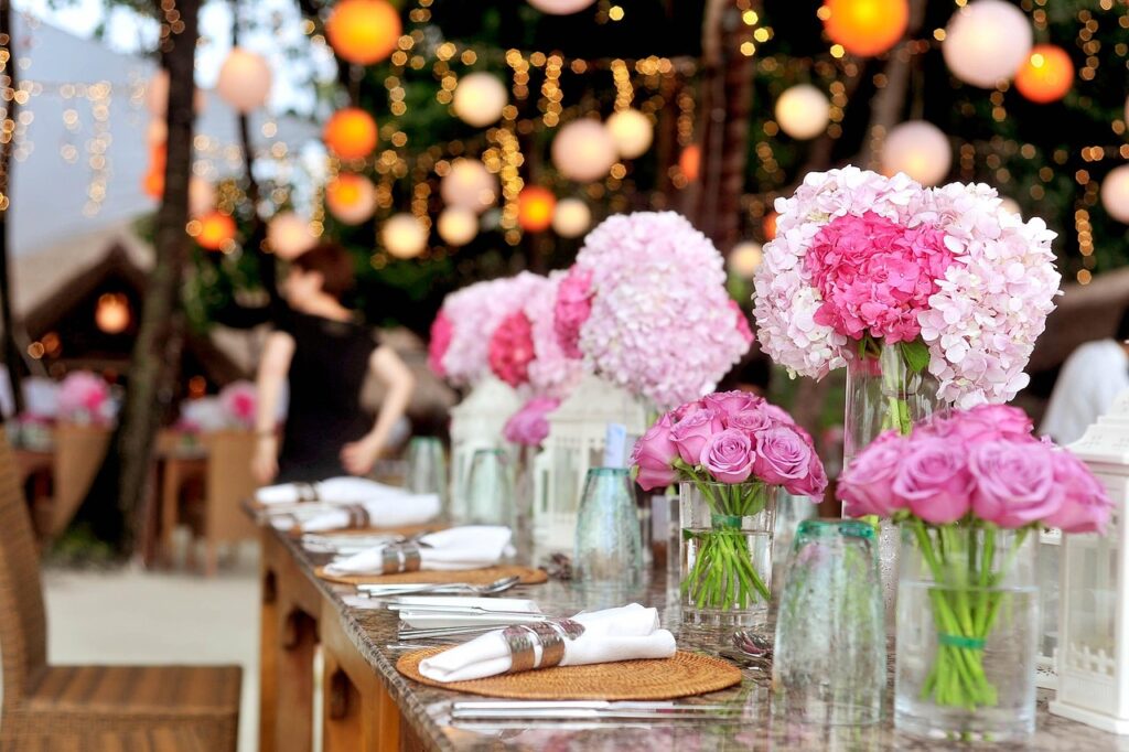 wedding, reception, table, banquet, beautiful flowers, centerpieces, flower vases, table setting, bouquets, flower background, celebration, event, decorations, nature, elegant, flower arrangements, flowers, roses, flower wallpaper, table set-up, wedding setup, wedding photography, wedding details