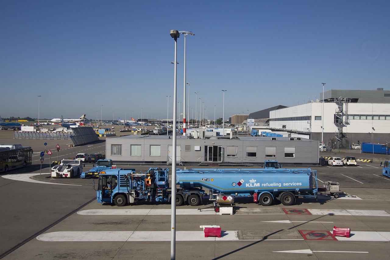 schiphol, klm, dutch, netherlands, amsterdam, airport, preparation, urban, building, fuel, airport processes, infrastructure, transport, blue, road, supply, maintenance, task, proactive maintenance, nederland, organised, structure, lantern, industry, business, operations, blue industry