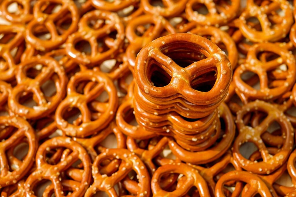 pretzels, baked goods, crispy, salty, delicious, nibble, salt pretzel, snacks, treats, stack, tasty, eat, food, food photography, pretzels, pretzels, pretzels, pretzels, pretzels, snacks, snacks, snacks, snacks