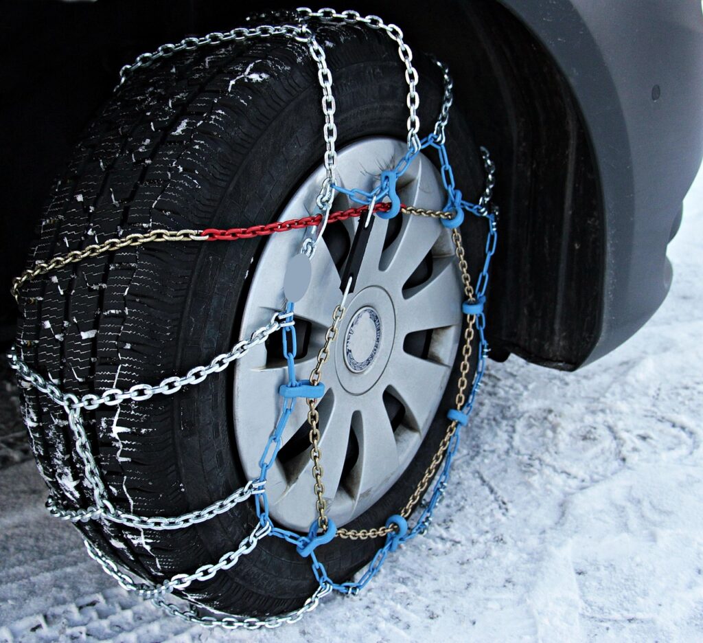 snow chains, winter, snow, wintry, snowy, automobile, road, winter tires, chain links, security, nature, chain, iron, metal, car tire, tire, wheel, danger of slipperiness, snowed in, vehicle, locomotion