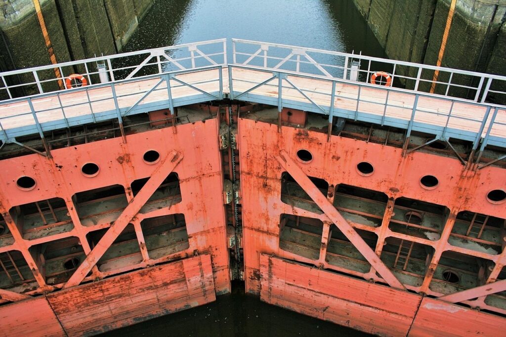 watergate, lock, water canal, canal, heavy, rusty, mechanical, moscow, metal
