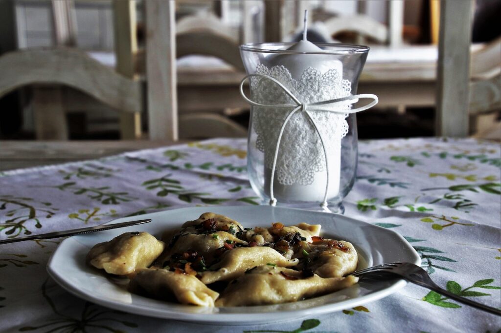 dumplings, polish cuisine, dish, taste, food, cooking, meal, regional, delicious, dinnerware, eat, tasty, plate, fork, lunch, table, covering, cutlery, homemade, appetizing, bar, candle