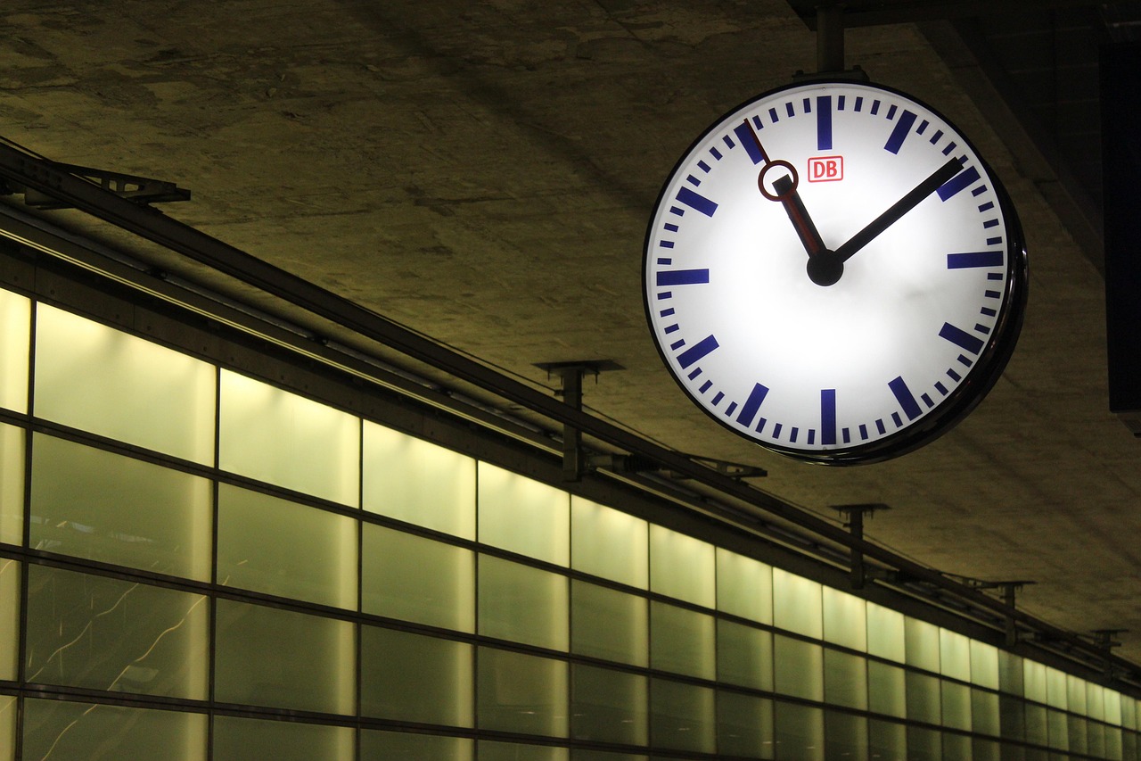 deutsche bahn, lateness, station, station clock, berlin hbf, clock, time, clock face, time display, hours, travel, platform, railroad, central station, deutsche bahn, deutsche bahn, deutsche bahn, deutsche bahn, deutsche bahn, berlin hbf