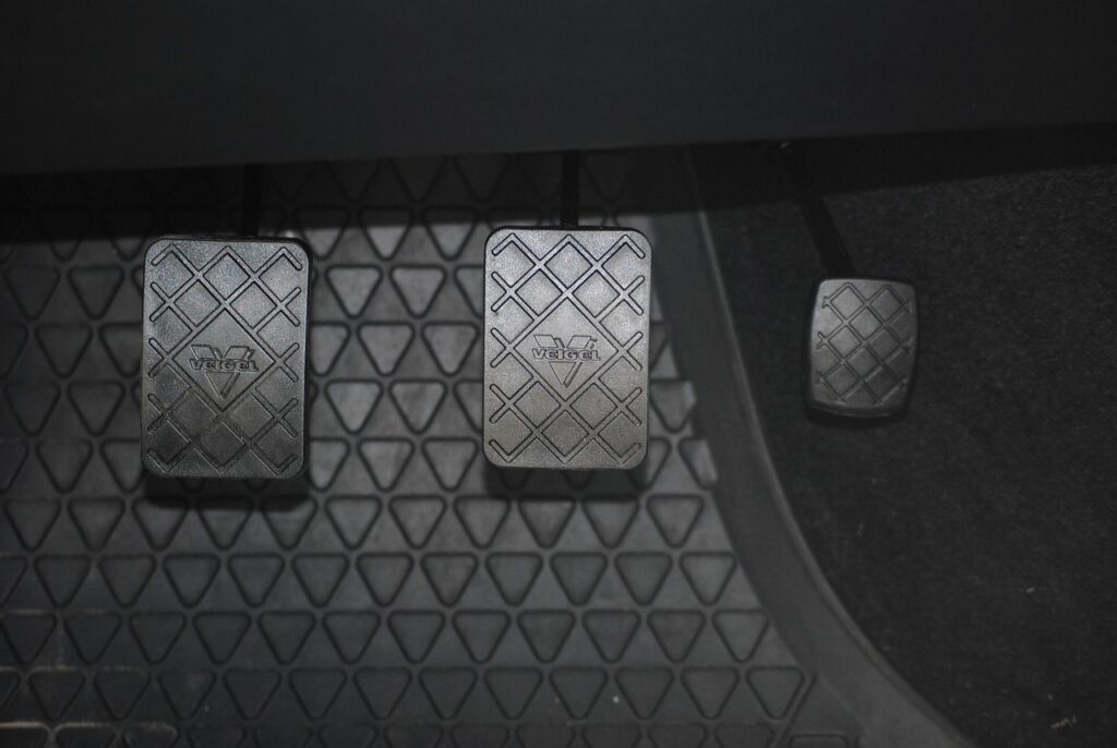 accelerator, clutch pedal, clutch, brake pedal, brake, automobile, accelerator, accelerator, clutch pedal, clutch pedal, clutch, clutch, clutch, clutch, clutch, brake pedal, brake pedal, brake pedal, brake, brake