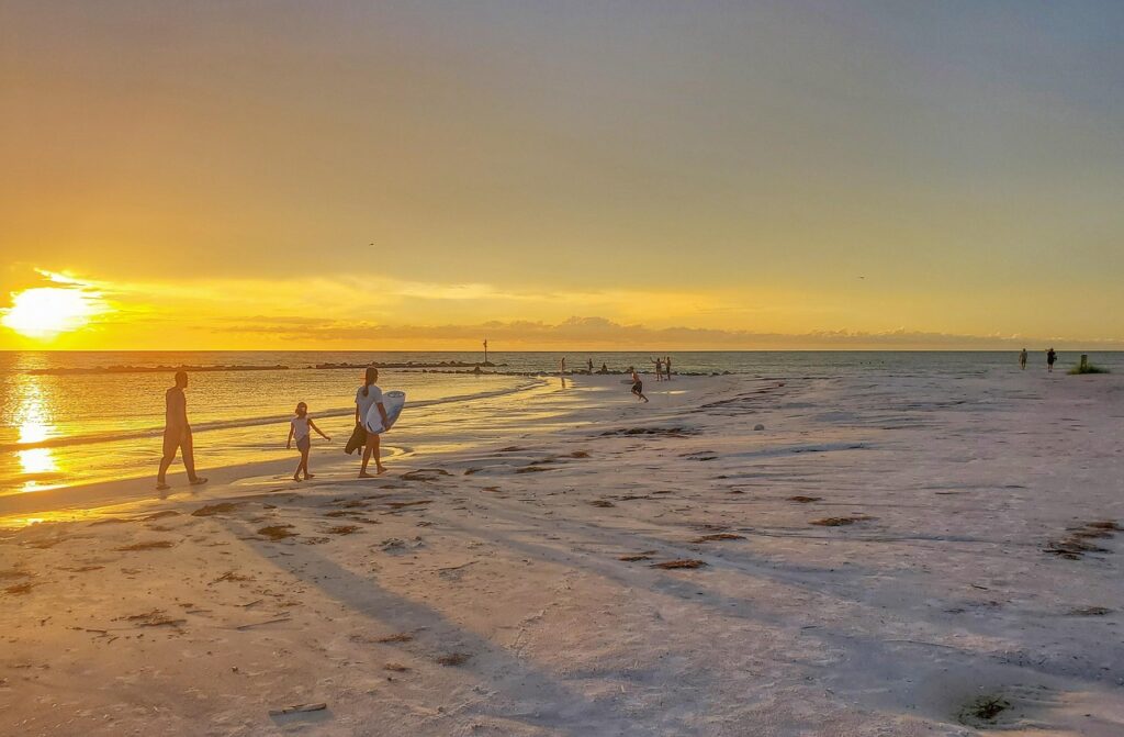 beach, sand, sea, ocean, horizon, skyline, coast, seashore, shore, sun, sunlight, sun reflection, sunset, dusk, people, family, vacation, leisure, tropical, summer, nature, honeymoon island state park, honeymoon island, florida, usa