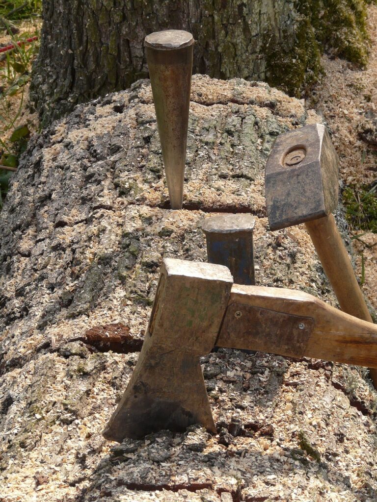 splitting tools, hammer, ax, wedge, metal wedge, metal, wood, firewood, columns, nature, woodwork, tree, timber, chop wood, wood supply, sharp, danger, dangerous, risk of injury