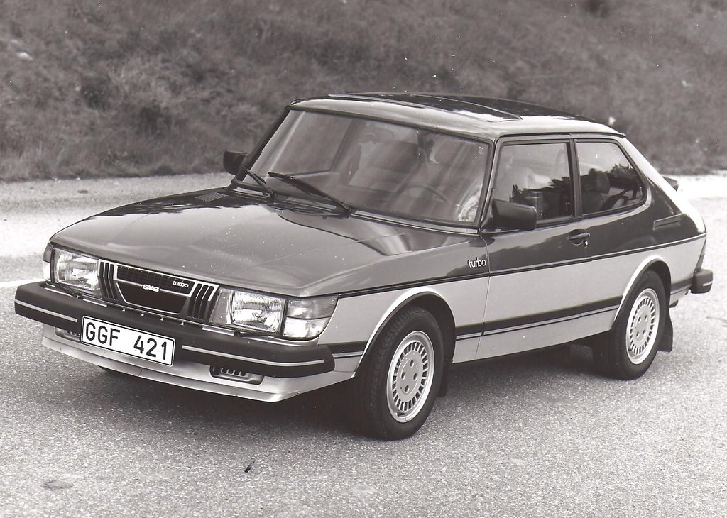 Saab 900