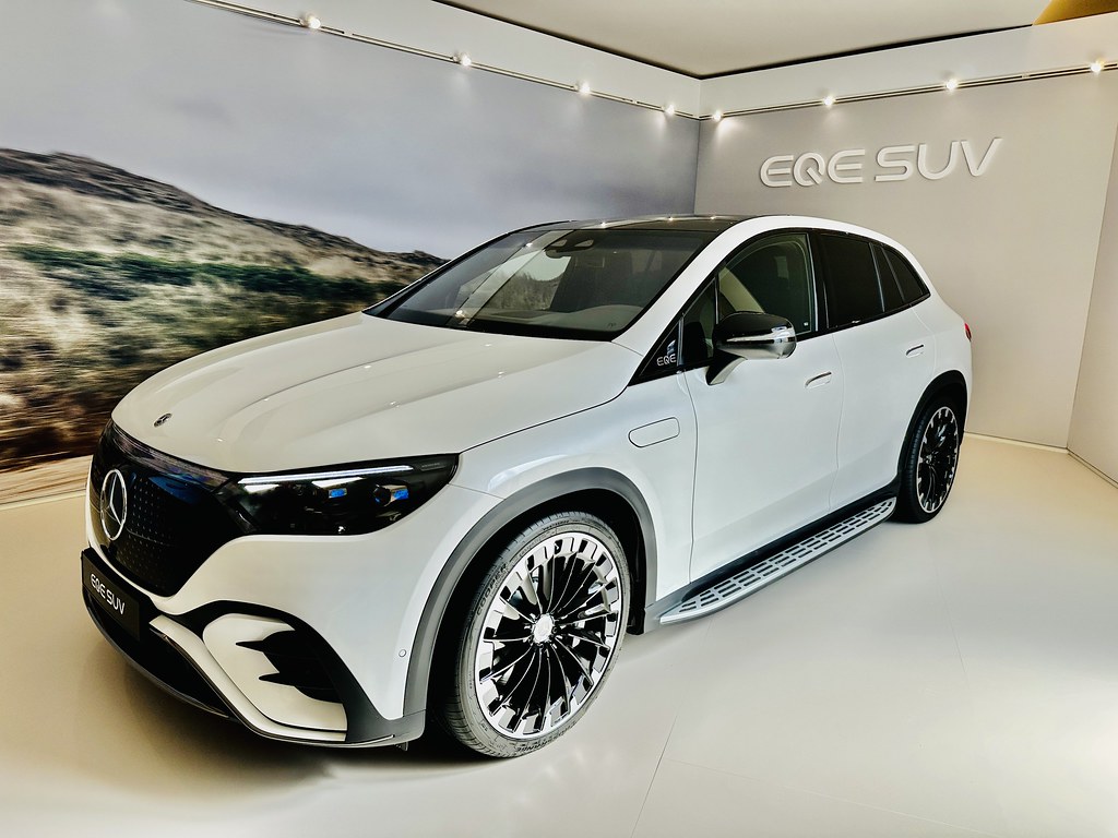 Mercedes-Benz EQE SUV