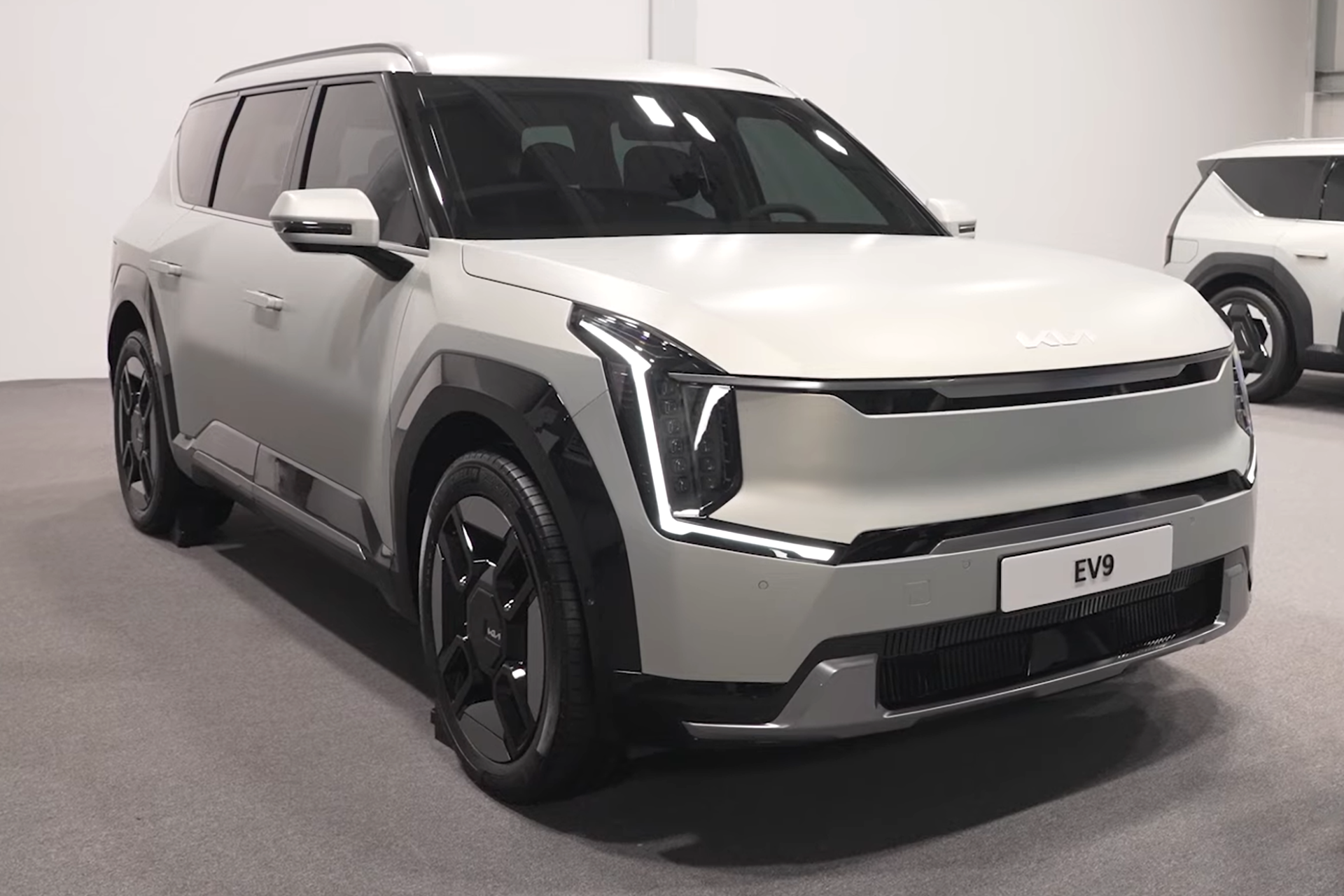 7 Family Cars Rated ‘Top Picks’ for 2025: Unpacking Unrivaled Comfort and Safety for Modern Families