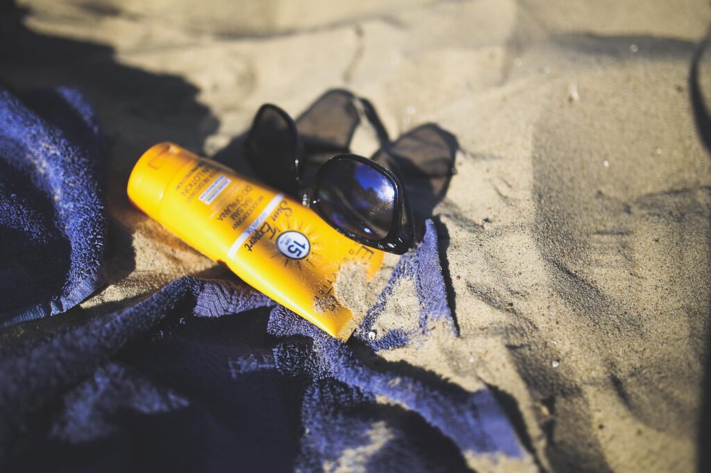 sun, sunblock, sun block, balm, creme, beach, summer, vacation, holiday, sand, nature, sunglasses, towel, brown sun