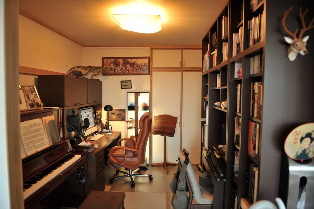Level Up Your Lair: 15 Game-Changing Tech Gadgets to Transform Your Ultimate Man Cave!