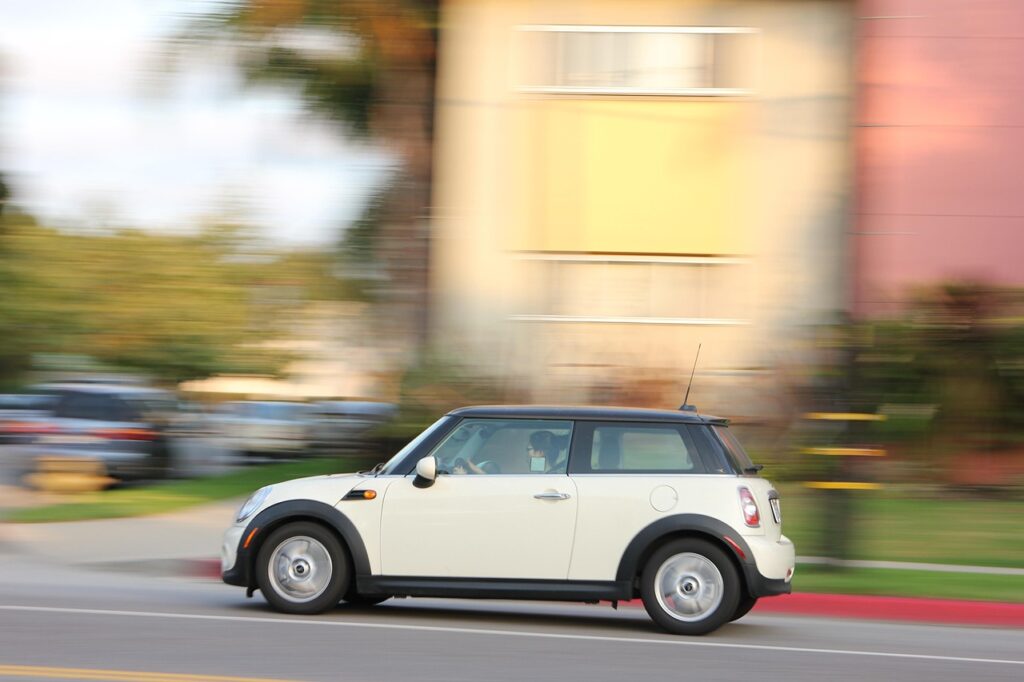 How to Safely Stop Tailgaters: 12 Expert Brake-Free Hacks for American Drivers