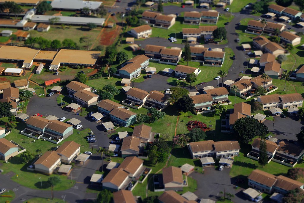 Beyond the Fence: 15 Habits to Ditch if You Don’t Want to Be the ‘Bad’ Neighbor on the Block