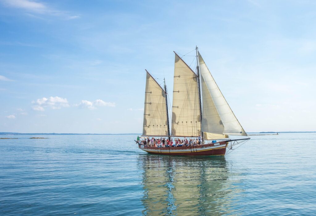 ship, boat, lake, sailing boat, italy, sea, boating, vessel, nature, sailing ship, travel, water, transport, nautical, sail boat, sail, sailing