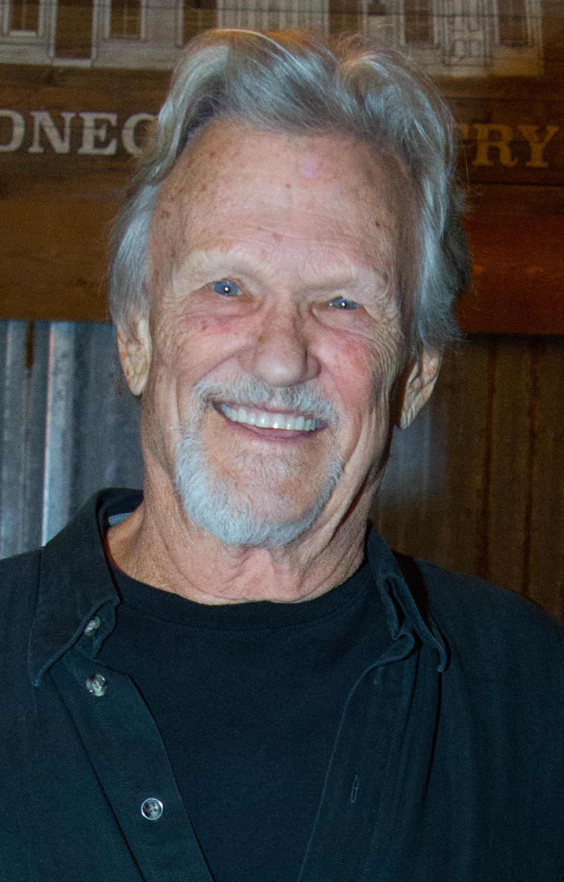 From Rhodes Scholar to Rebel Star: Tracing Kris Kristofferson’s Unconventional Path to Hollywood Stardom