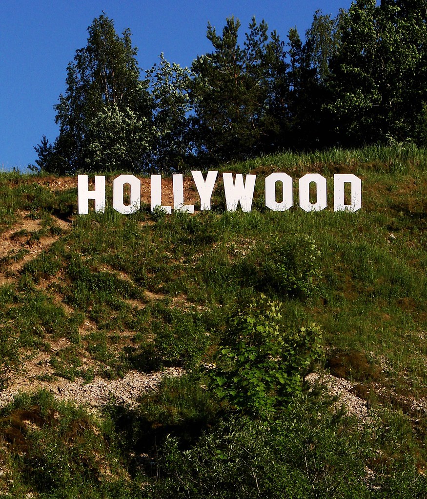 Hollywood’s Hottest Addresses: 12 Jaw-Dropping Celebrity Real Estate Sagas, From Mountain Mansions to Malibu Retreats! Hollywood’s Hottest Addresses: 12 Jaw-Dropping Celebrity Real Estate Sagas, From Mountain Mansions to Malibu Retreats!