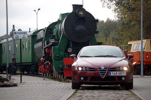 Style Over Substance: 15 Beautiful Old Cars That Could Barely Beat a Scooter