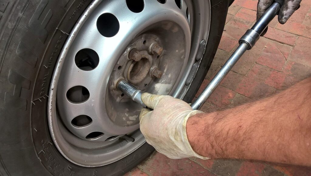 wheel, breakdown, automobile, flat tire, screws, mechanic, mechanics, workshop, car, hand, man, lend a hand, change tires, plates, switch, get stuck, rotate, remove, mother, draw, flat tire, flat tire, flat tire, flat tire, flat tire