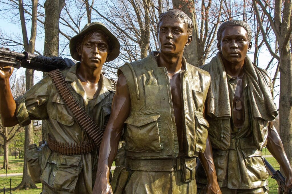 vietnam memorial, soldiers, bronze, monument, sculpture, statue, memorial, vietnam, war, veteran, army, remembrance, honor, military, national, symbol, memory, patriotic, died, history, service, star, freedom, remember, overseas, sacrifice, young men, valiant, brave, friends, fight, male, warrior, courageous, strength, strong, fighter, muscular, battle, dauntless, heroic, brown stars, brown history, brown army, brown war, brown memory, brown service, veteran, veteran, veteran, veteran, veteran, sacrifice