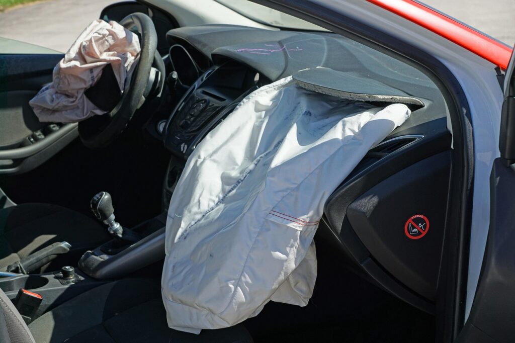 crash test, collision, rear-end collision, 60 km h, diversion, liability, insurance, mobile, smartphone, car insurance, airbag, driver, passenger, open, insurance, car insurance, airbag, airbag, airbag, airbag, airbag