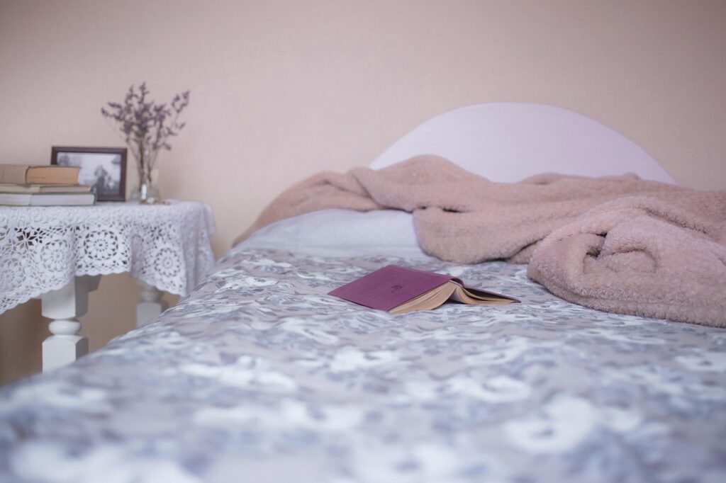 bed, bedroom, blanket, books, cover, cozy, cushion, furniture, indoors, interior design, room, bedroom furniture, beddings, bed sheet, linen, bed, bed, bed, bed, bed, bedroom, bedroom, bedroom, room