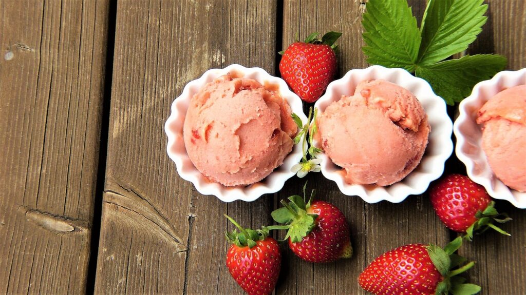 strawberry ice cream, strawberries, fresh, fruit, ripe, rustic, bio, nature, vitamins, bowls, summer, ice cream, lactose free, fruit ice cream, milk ice cream, food, yummy, frozen, diet, ice cream parlor