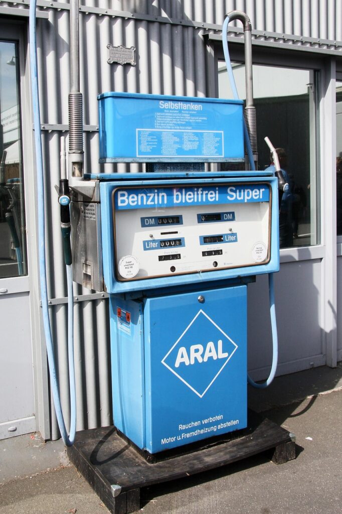 aral, gas station, old, museum, old gas station, gas pump, historical, fuel, refuel, automobile, antique car, vintage, petrol, diesel, retro, gasoline price, fuel pump, werkstadt, rarity