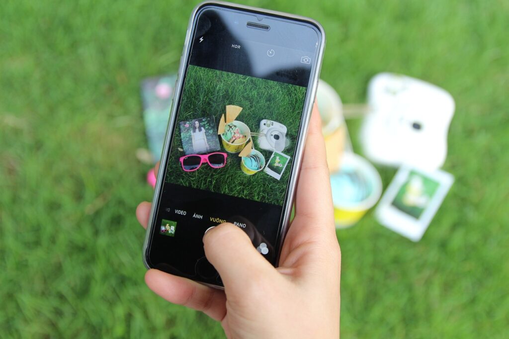 green, grass, lawn, picture, photo, mobile, nature, phone, camera, selfie, outdoor, picnic, photography, green phone, green camera, green mobile, green photography, green smartphone, green telephone