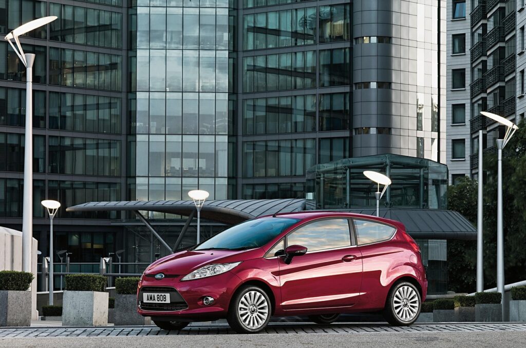 Remember Them? 12 ‘Awkward’ Hatchbacks That Absolutely Owned the Road and Became Driver Favorites!
