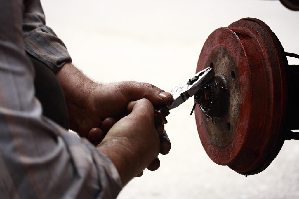 repairman, pliers, employee, work, paint, oil, dirt, rust, keep, car, brake, balata, car mechanic, car wallpapers, service, maintenance, repair, renewal, fix, study, improvement, steel, mechanical, workshop