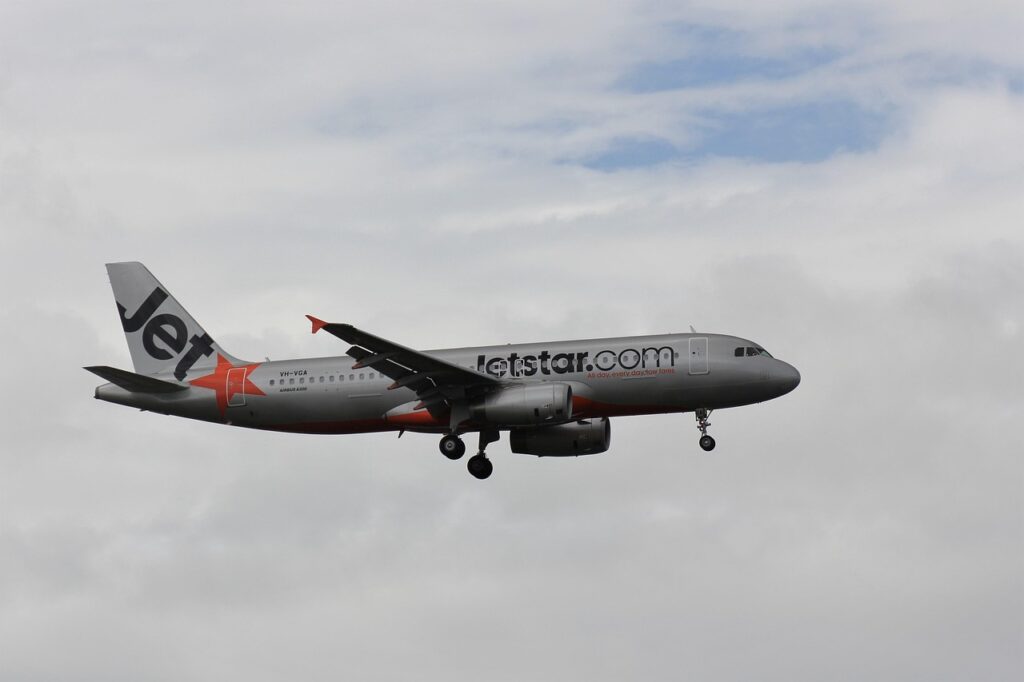 jetstar, landing, plane, aeroplane, aircraft, vh-vga, flight, airplane, airport, jet, flying, holiday, cheap, budget, airline, approach, journey, silver, transport, travel, new zealand, nz, au, australia, akl, gray news, gray plane, gray airplane, gray new, jetstar, jetstar, jetstar, jetstar, jetstar