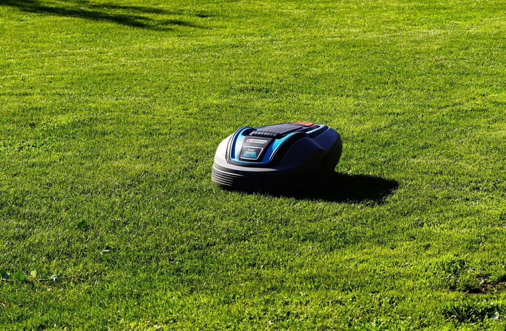 lawn mower, battery mower, lawn mower robot, garden, nature, short, maintained, robotic lawnmower, automatically, autonomous, garden maintenance, electric, equipment, technology