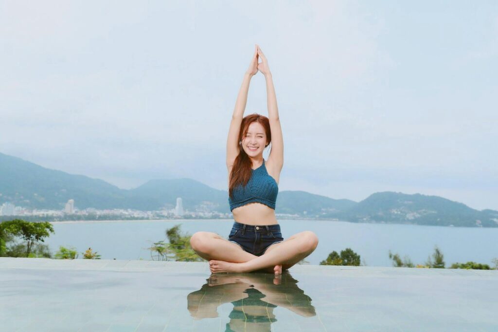 Unlock Pain-Free Productivity: Simple Desk Yoga Stretches for Back Pain Relief