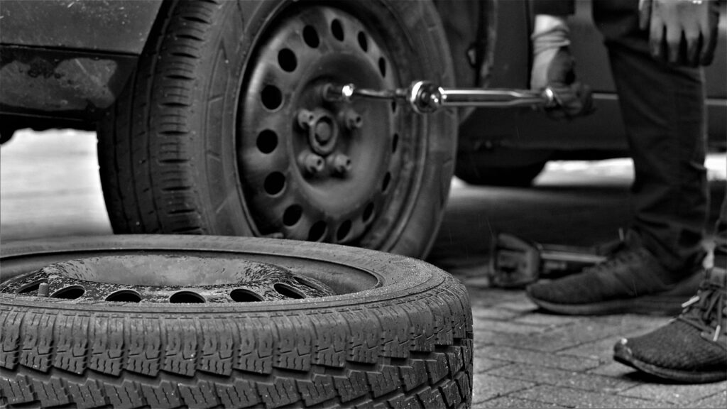 Run-Flat vs. Standard Tires: The 14 Key Differences Consumers Need to Know for a Safer, Smarter Drive in 2025