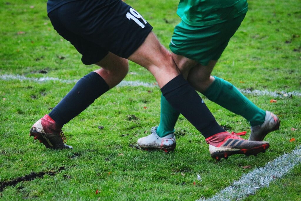 duel, soccer, football match, lawn, knee, legs, muscles, fitness, exercise, defend, knee, knee, knee, knee, knee