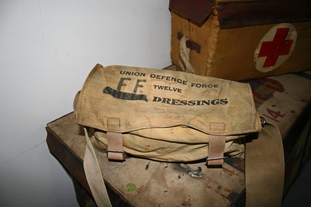 medical bags, canvas bag, vintage trunks, medical supplies, dressings, battle, medical care