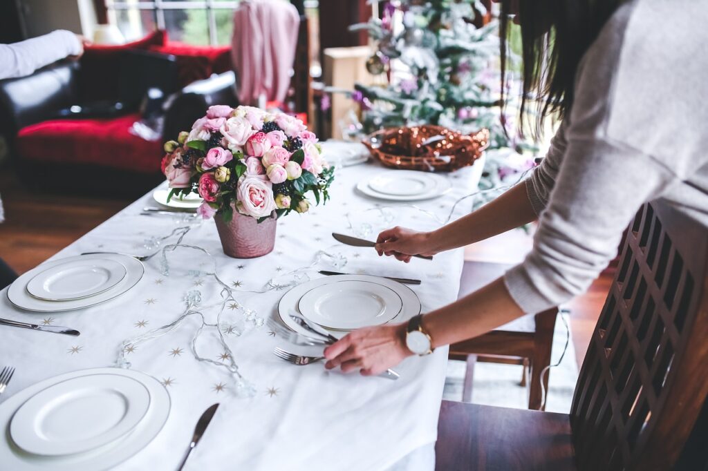 table setting, beautiful flowers, table, preparing, set, flower wallpaper, christmas, holidays, woman, flower background, girl, nature, flowers, dishes, set table, interior, decoration, dinner, meal, xmas