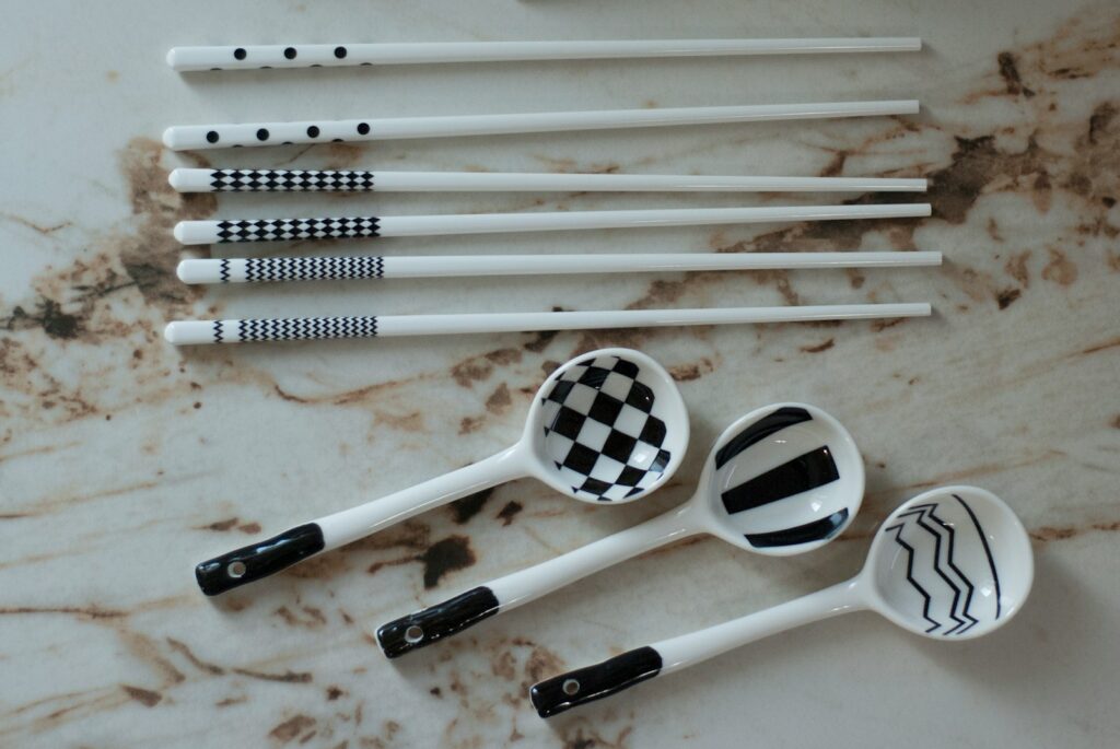 A group of spoons sitting on top of a counter