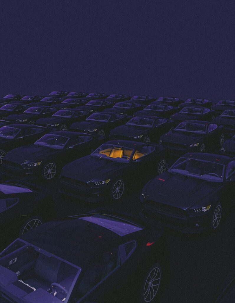 a parking lot filled with lots of parked cars